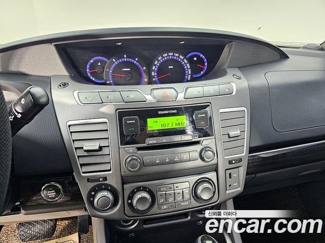 KG모빌리티(SsangYong) Korando 투리스모 2WD TX 11인승, 2016 15