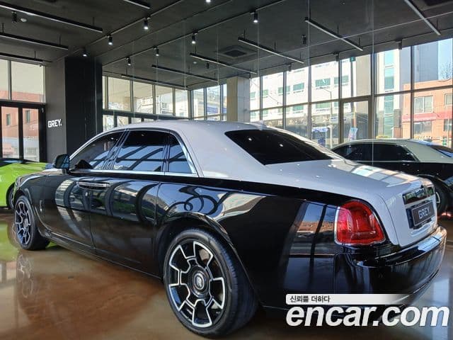 Rolls-Royce 고스트 6.6 V12 чёрный эмблема, badge, 2017 все фото