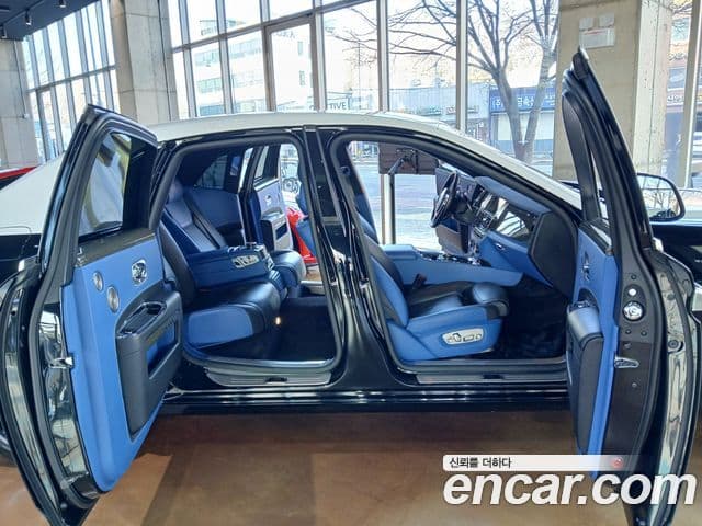 Rolls-Royce 고스트 6.6 V12 чёрный эмблема, badge, 2017 7