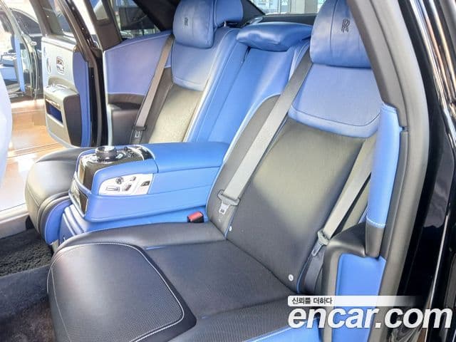 Rolls-Royce 고스트 6.6 V12 чёрный эмблема, badge, 2017 10