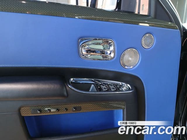 Rolls-Royce 고스트 6.6 V12 чёрный эмблема, badge, 2017 11