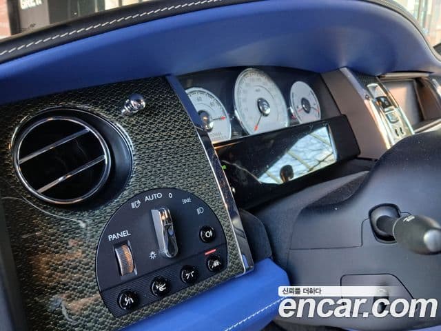 Rolls-Royce 고스트 6.6 V12 чёрный эмблема, badge, 2017 14