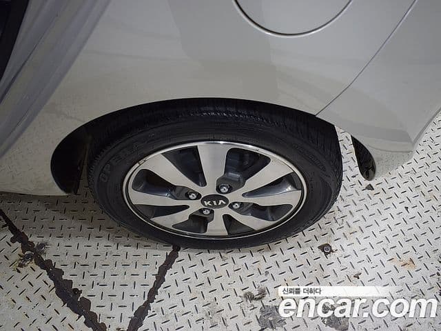 Kia All New Morning Deluxe Trendy, 2014 9