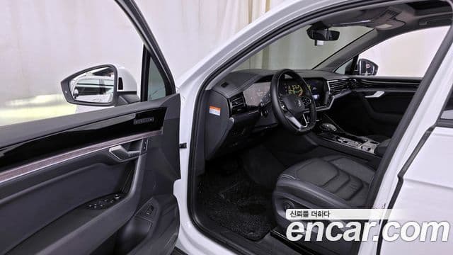 Volkswagen Touareg 3세대 Premium, 2023 10