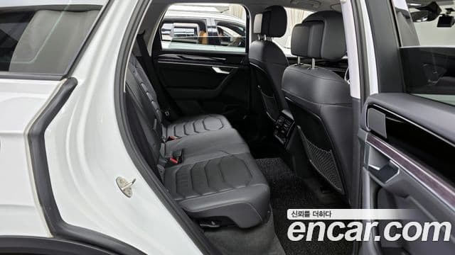 Volkswagen Touareg 3세대 Premium, 2023 12