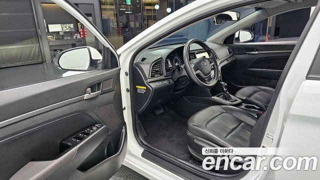 Hyundai Avante AD 1.6 GDI Value Plus, 2017 11