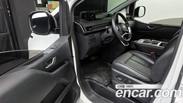 Hyundai Staria Modern, 2025 10
