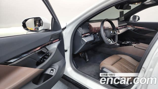 BMW 5시리즈 (G60) 520i M Sport, 2025 10