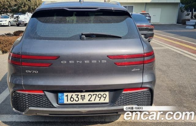 Genesis GV70, 2021 4