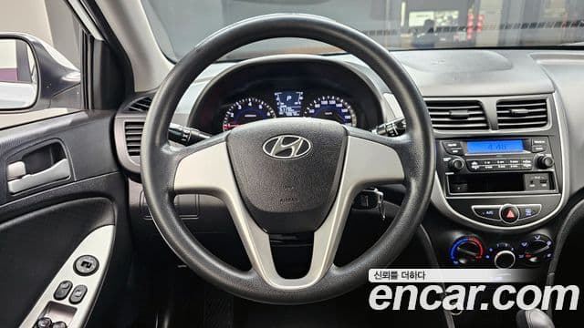 Hyundai Accent(новый кузов / новое поколение) 1.4 VVT Smart, 2015 14