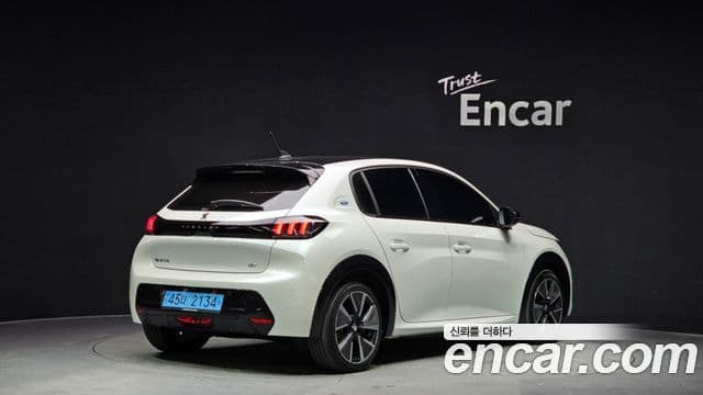 Peugeot e-208 2세대 GT, 2022 2