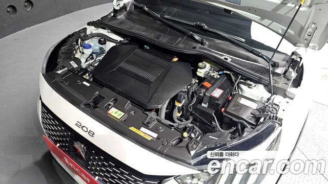 Peugeot e-208 2세대 GT, 2022 6