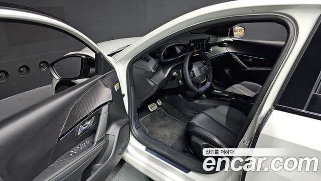 Peugeot e-208 2세대 GT, 2022 10