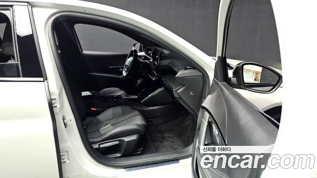Peugeot e-208 2세대 GT, 2022 11