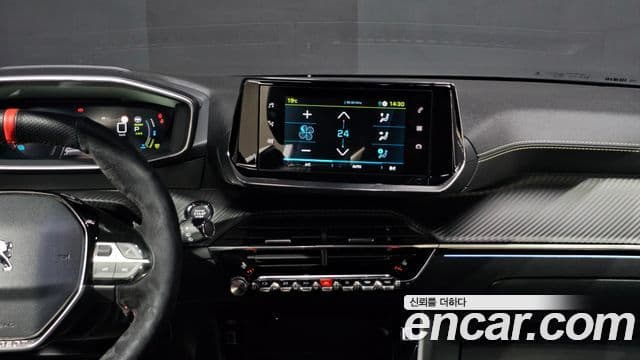 Peugeot e-208 2세대 GT, 2022 14