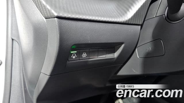 Peugeot e-208 2세대 GT, 2022 17