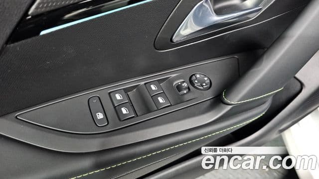 Peugeot e-208 2세대 GT, 2022 18