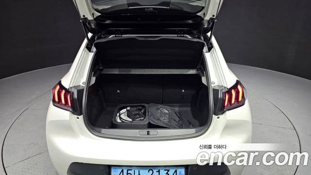 Peugeot e-208 2세대 GT, 2022 20