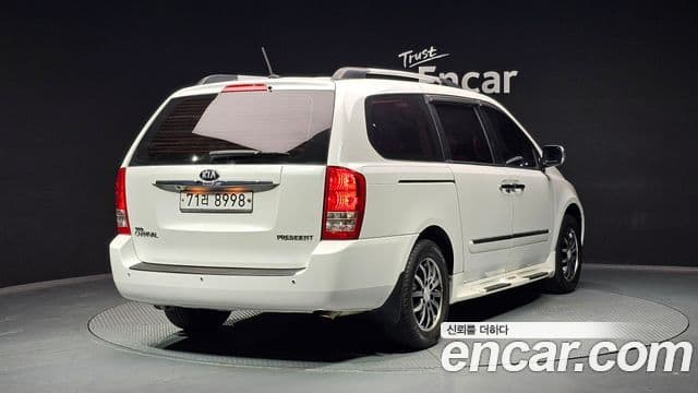 Kia Carnival R President, 2013 2