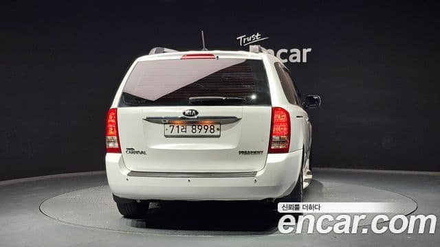 Kia Carnival R President, 2013 4