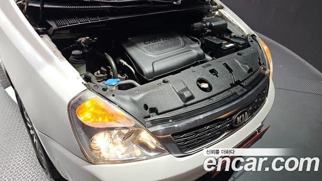 Kia Carnival R President, 2013 6