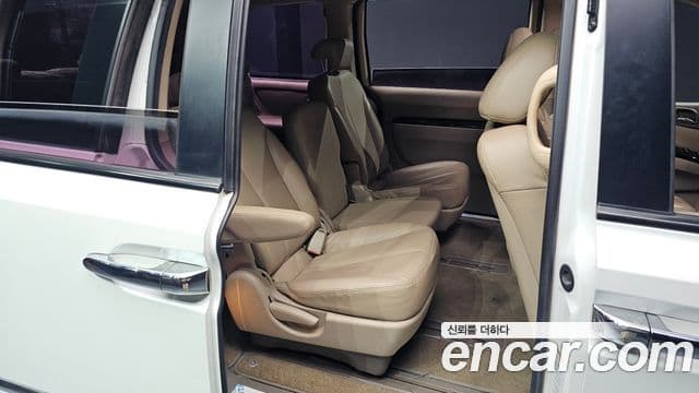 Kia Carnival R President, 2013 11