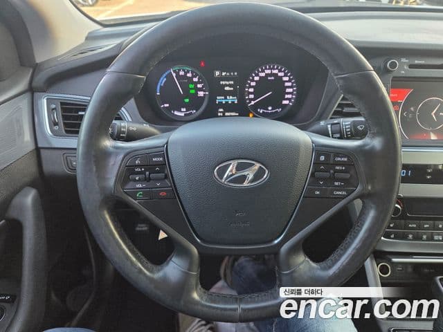 Hyundai LF Sonata гибрид Modern, 2015 13