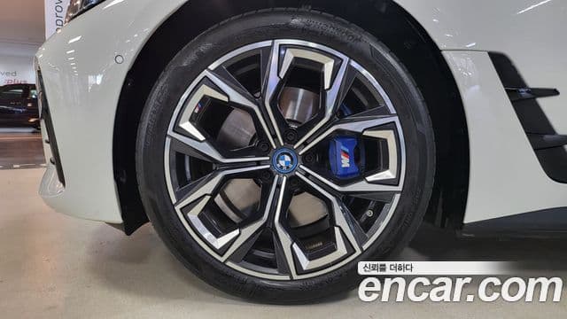 BMW i4 eDrive40 M Sport Pro, 2023 все фото