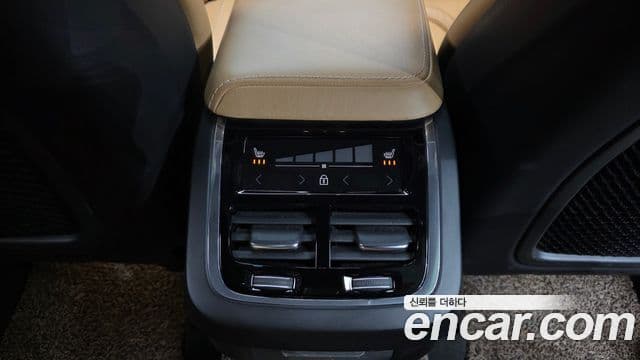 Volvo XC60 2세대 D5 Inscription, 2019 17