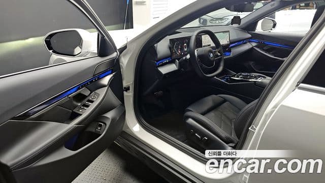 BMW 5시리즈 (G60), 2025 10