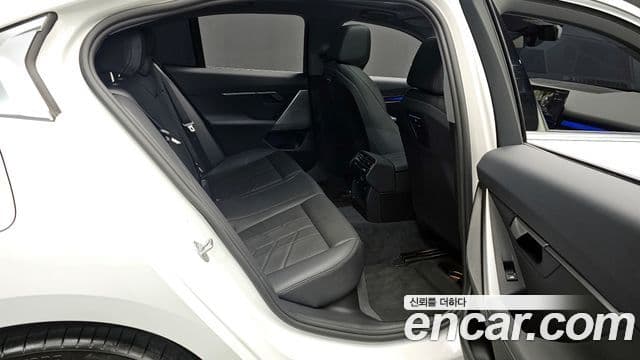 BMW 5시리즈 (G60), 2025 12