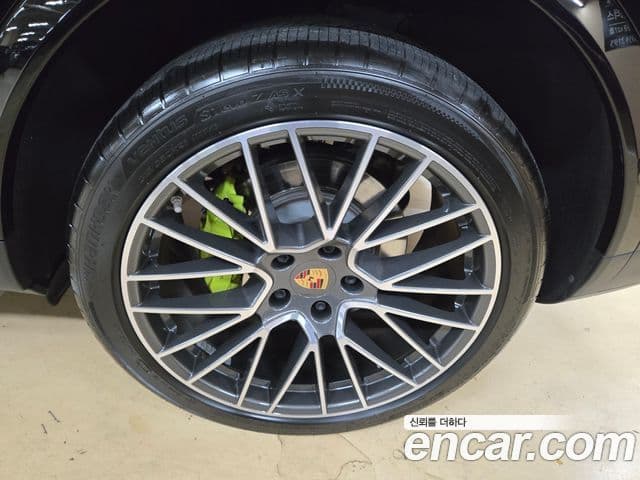 Porsche Cayenne (PO536) 3.0 E-гибрид купе, 2021 13