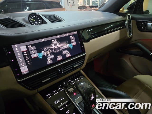 Porsche Cayenne (PO536) 3.0 E-гибрид купе, 2021 19