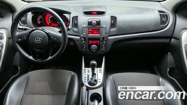 Kia Forte чёрный, 2009 7