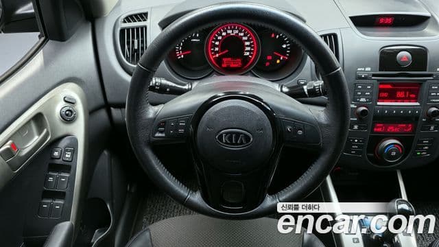 Kia Forte чёрный, 2009 13