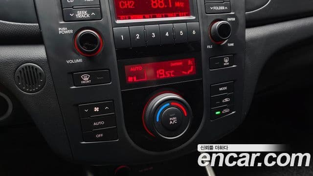 Kia Forte чёрный, 2009 15