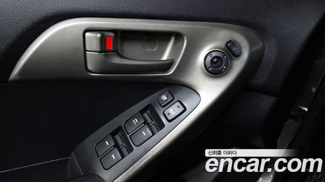 Kia Forte чёрный, 2009 17