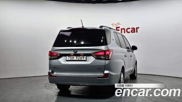 KG모빌리티(SsangYong) Korando 투리스모 4WD RT 11인승, 2014 4