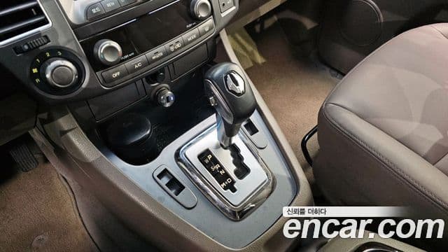 KG모빌리티(SsangYong) Korando 투리스모 4WD RT 11인승, 2014 9