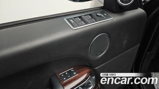 Land Rover Range Rover 4세대 4.4 SDV8 Vogue SE дизель, 2016 17