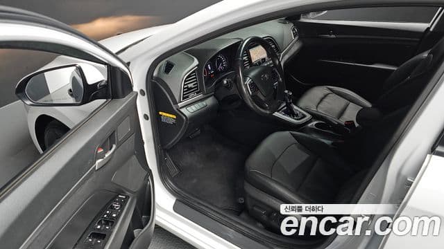 Hyundai Avante AD 1.6 e-VGT Smart, 2018 11