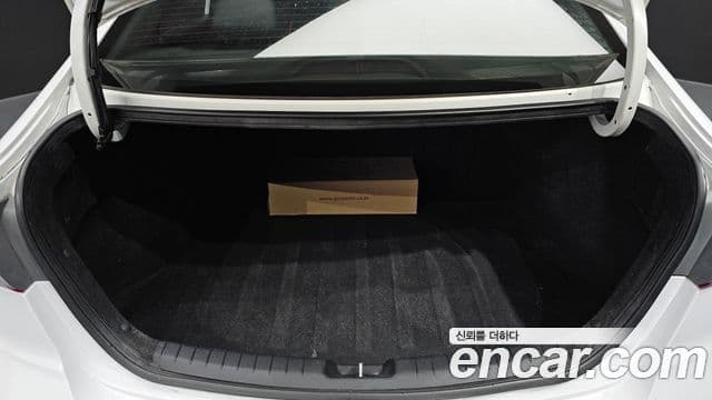 Hyundai Avante AD 1.6 e-VGT Smart, 2018 20