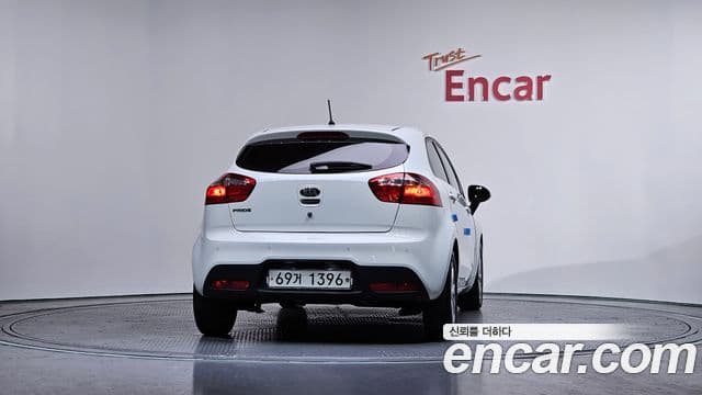 Kia All New Pride Luxury, 2014 4