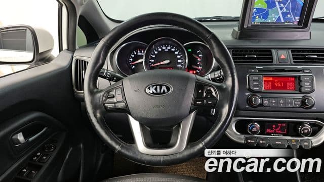 Kia All New Pride Luxury, 2014 13