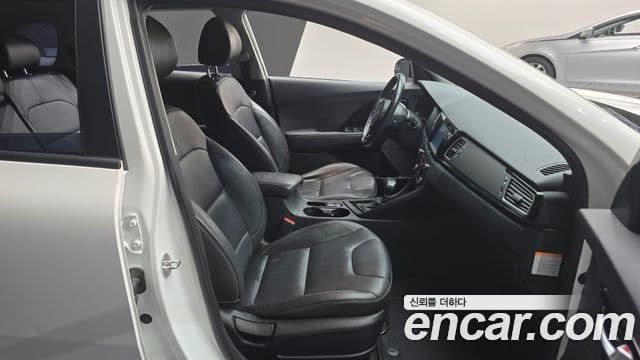 Kia Niro Prestige, 2018 10