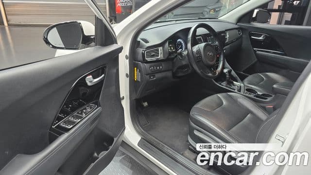 Kia Niro Prestige, 2018 11