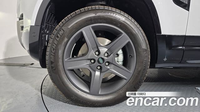 Land Rover Defender (L663) 110 P300 X-Dynamic SE, 2024 все фото