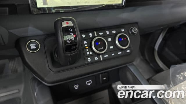 Land Rover Defender (L663) 110 P300 X-Dynamic SE, 2024 9