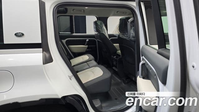 Land Rover Defender (L663) 110 P300 X-Dynamic SE, 2024 12