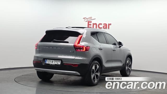 Volvo XC40 B4 Ultra Bright, 2025 2